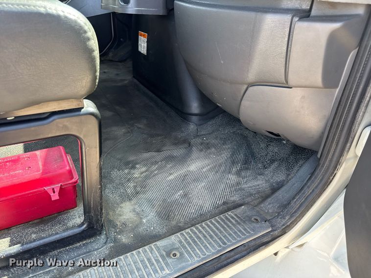 image for item DV4120 2013 International DuraStar 4300 truck cab and chassis