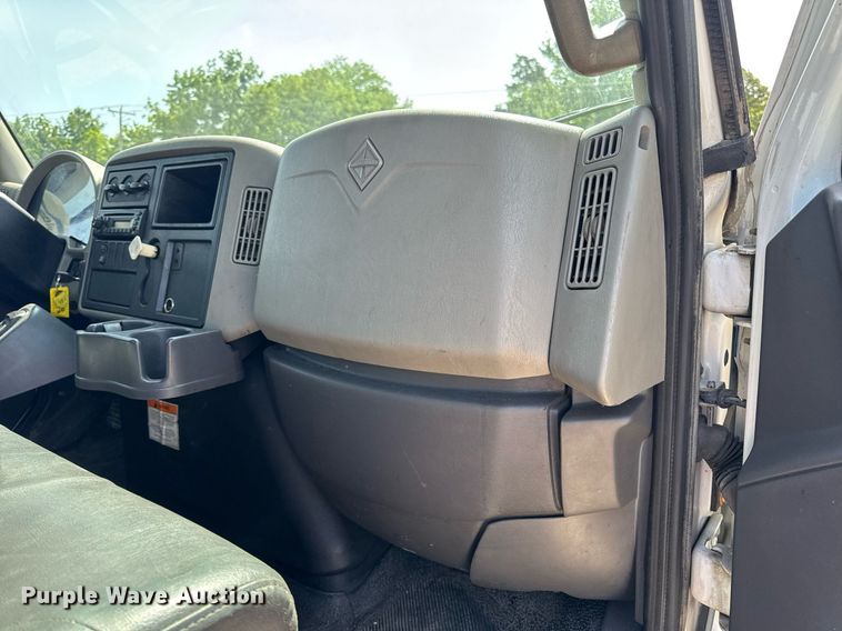 image for item DV4120 2013 International DuraStar 4300 truck cab and chassis