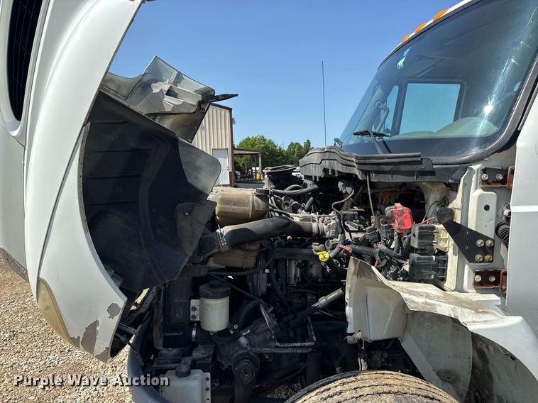 image for item DV4120 2013 International DuraStar 4300 truck cab and chassis