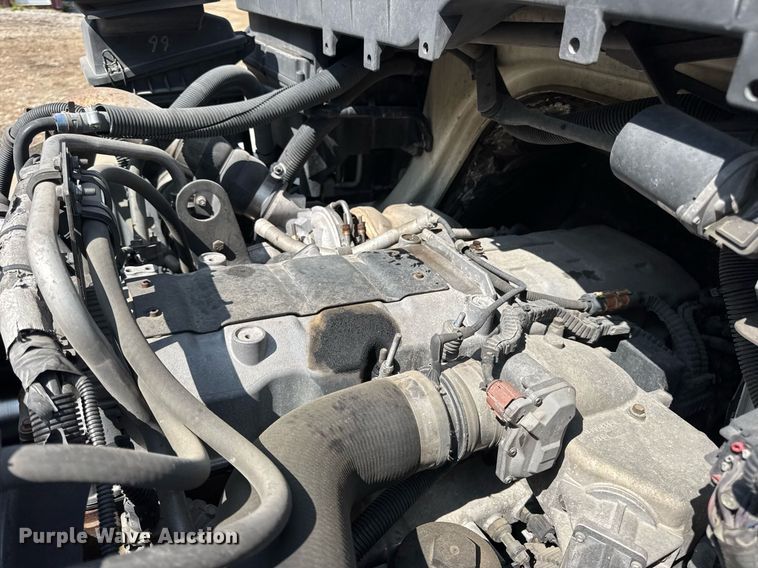 image for item DV4120 2013 International DuraStar 4300 truck cab and chassis