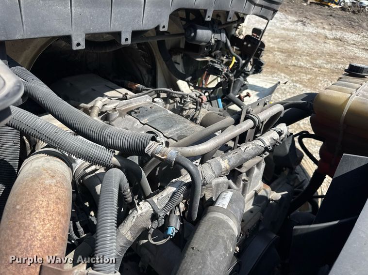 image for item DV4120 2013 International DuraStar 4300 truck cab and chassis