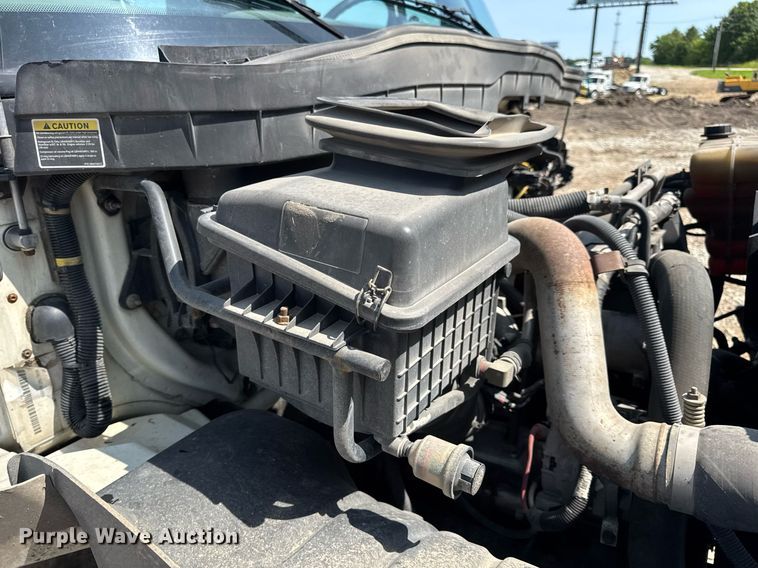 image for item DV4120 2013 International DuraStar 4300 truck cab and chassis