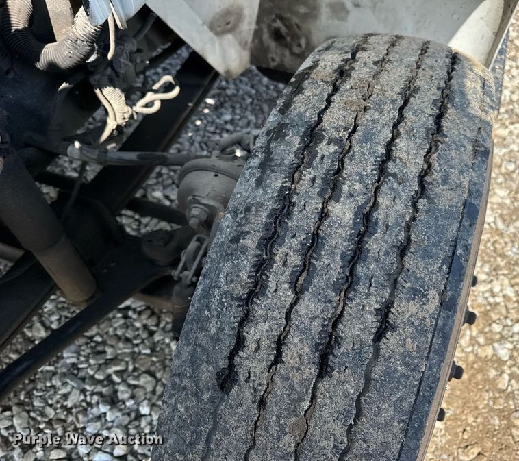 image for item DV4120 2013 International DuraStar 4300 truck cab and chassis