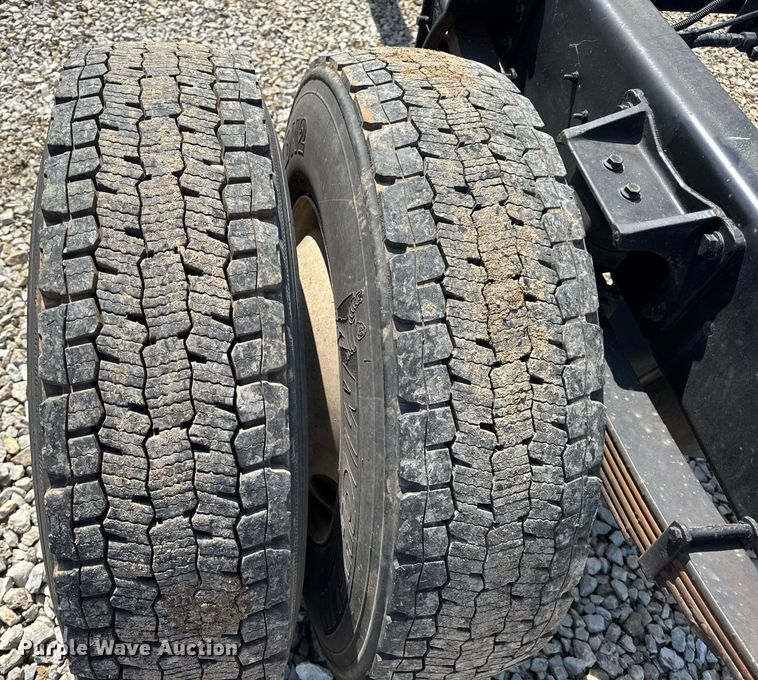 image for item DV4120 2013 International DuraStar 4300 truck cab and chassis