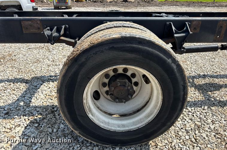 image for item DV4120 2013 International DuraStar 4300 truck cab and chassis