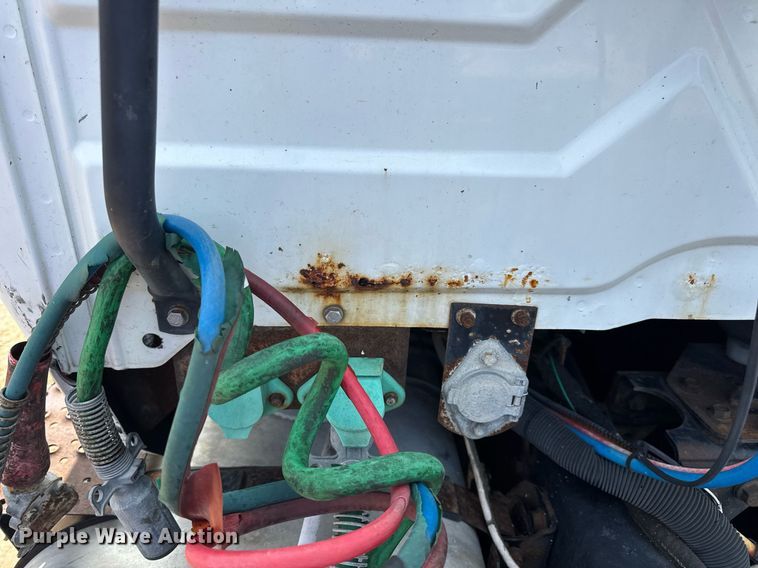 image for item DV4121 2004 International 8600 semi truck