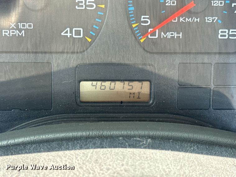 image for item DV4121 2004 International 8600 semi truck