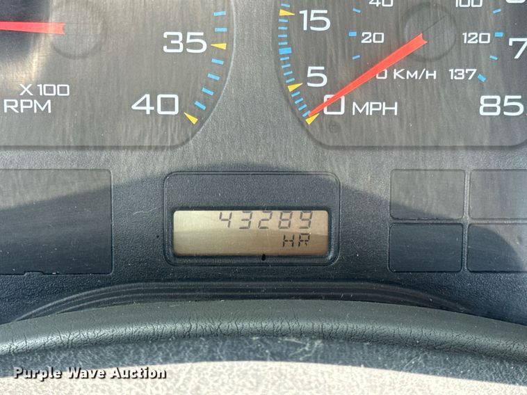 image for item DV4121 2004 International 8600 semi truck