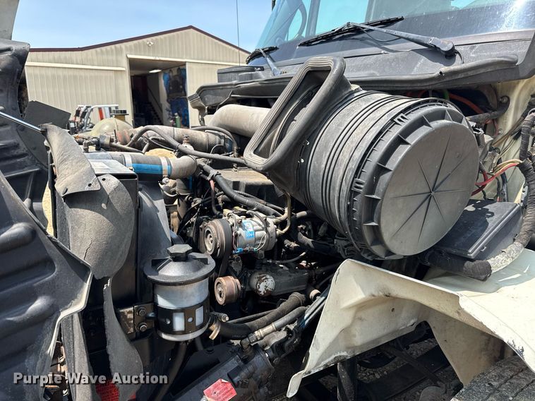 image for item DV4121 2004 International 8600 semi truck