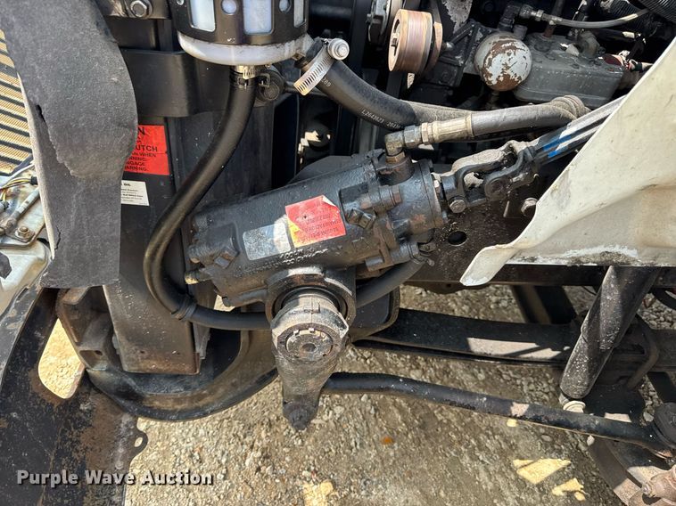 image for item DV4121 2004 International 8600 semi truck