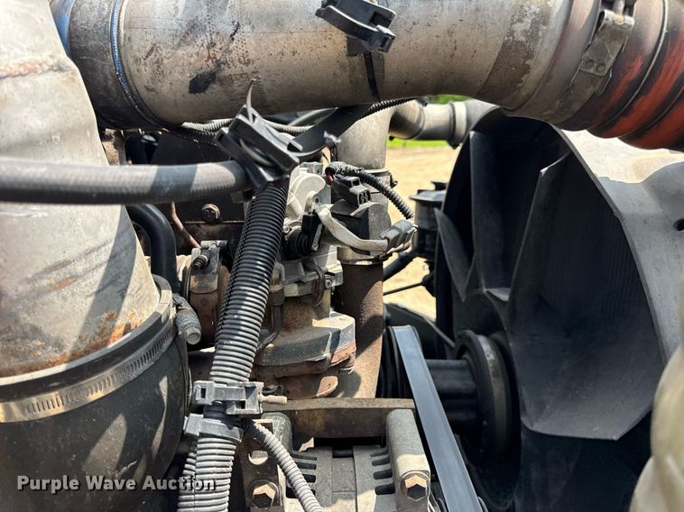 image for item DV4121 2004 International 8600 semi truck