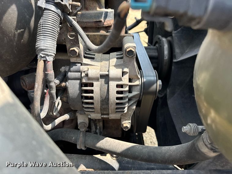 image for item DV4121 2004 International 8600 semi truck