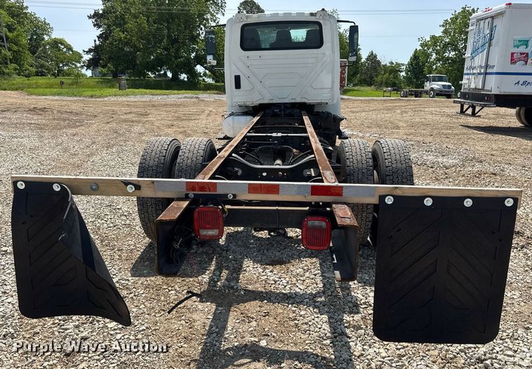 image for item DV4122 2010 International DuraStar 4300 truck cab and chassis