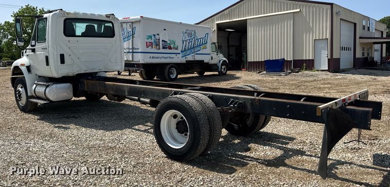 image for item DV4122 2010 International DuraStar 4300 truck cab and chassis