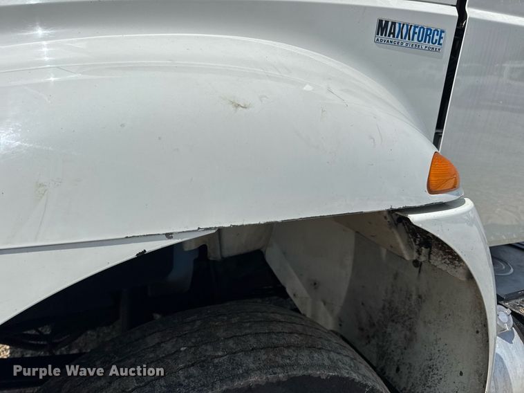 image for item DV4122 2010 International DuraStar 4300 truck cab and chassis