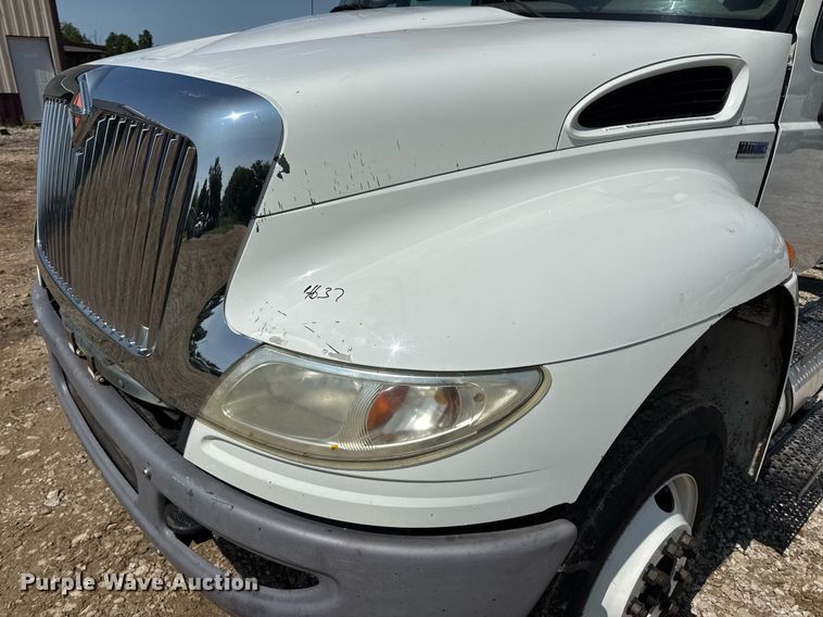 image for item DV4122 2010 International DuraStar 4300 truck cab and chassis