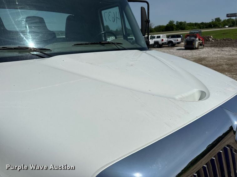 image for item DV4122 2010 International DuraStar 4300 truck cab and chassis