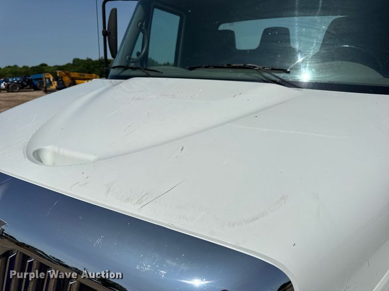 image for item DV4122 2010 International DuraStar 4300 truck cab and chassis