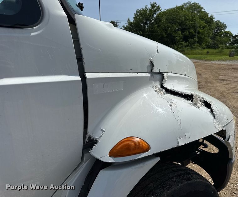 image for item DV4122 2010 International DuraStar 4300 truck cab and chassis