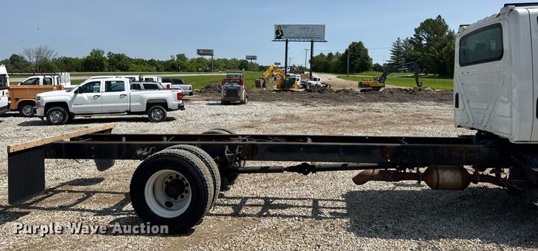 image for item DV4122 2010 International DuraStar 4300 truck cab and chassis