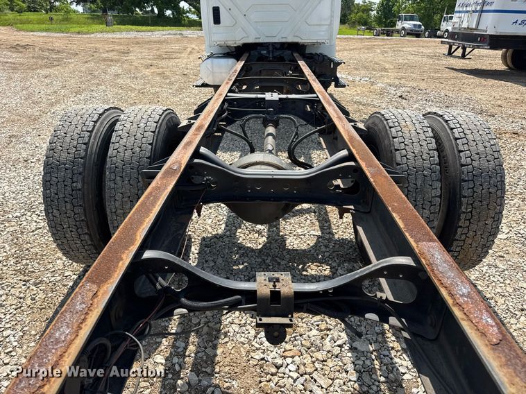 image for item DV4122 2010 International DuraStar 4300 truck cab and chassis