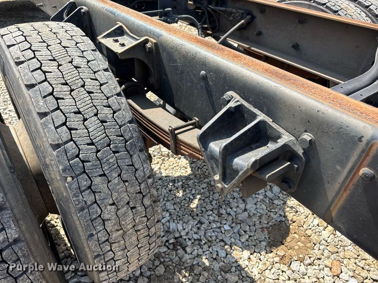 image for item DV4122 2010 International DuraStar 4300 truck cab and chassis