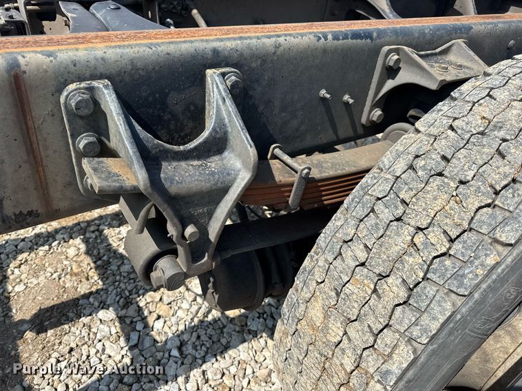 image for item DV4122 2010 International DuraStar 4300 truck cab and chassis