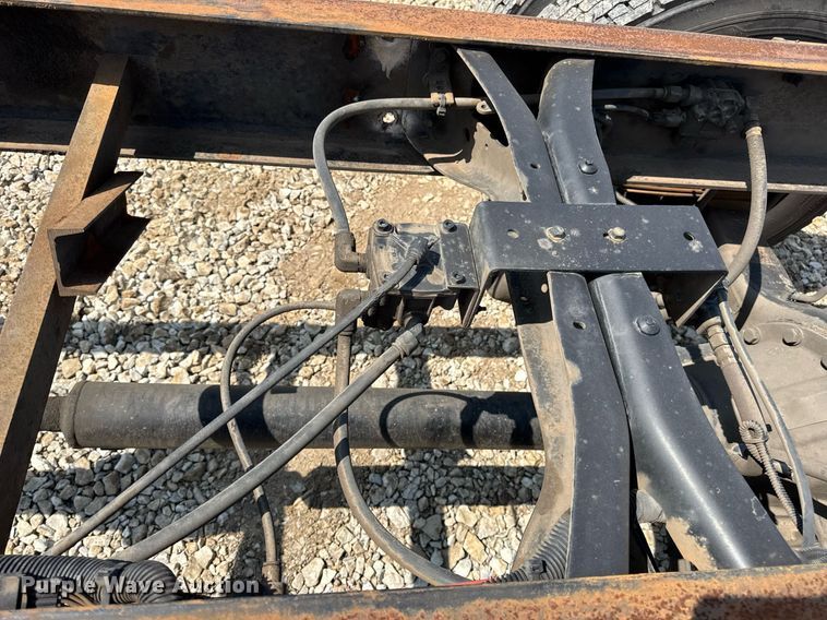 image for item DV4122 2010 International DuraStar 4300 truck cab and chassis