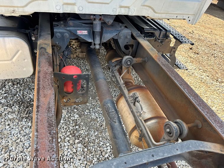 image for item DV4122 2010 International DuraStar 4300 truck cab and chassis