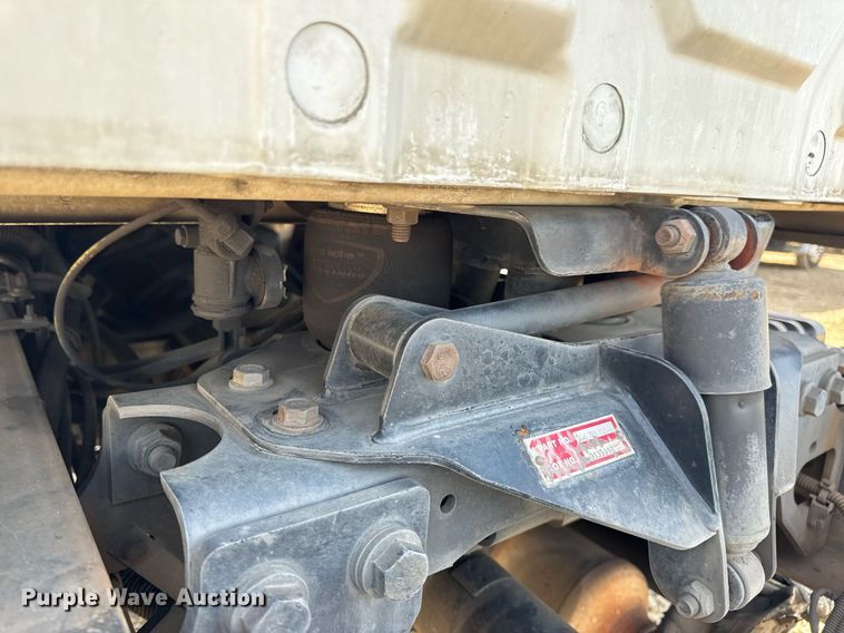 image for item DV4122 2010 International DuraStar 4300 truck cab and chassis