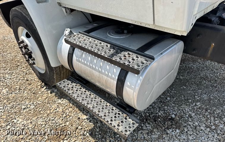 image for item DV4122 2010 International DuraStar 4300 truck cab and chassis