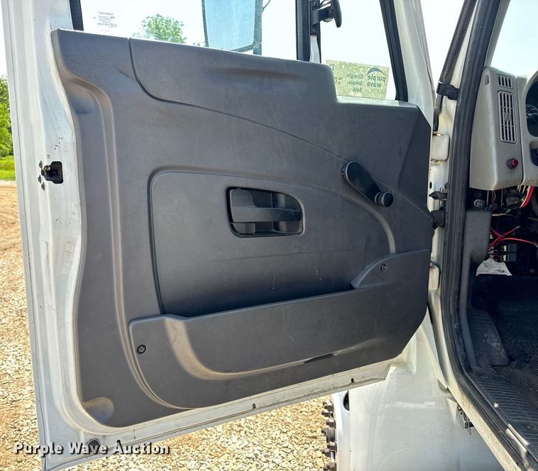 image for item DV4122 2010 International DuraStar 4300 truck cab and chassis