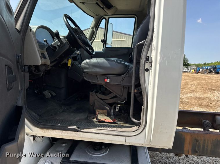 image for item DV4122 2010 International DuraStar 4300 truck cab and chassis