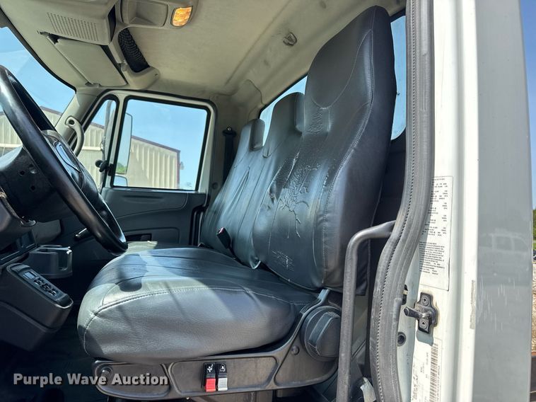 image for item DV4122 2010 International DuraStar 4300 truck cab and chassis