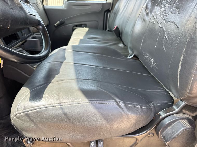 image for item DV4122 2010 International DuraStar 4300 truck cab and chassis