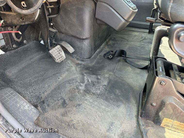 image for item DV4122 2010 International DuraStar 4300 truck cab and chassis