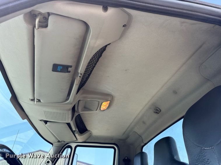 image for item DV4122 2010 International DuraStar 4300 truck cab and chassis