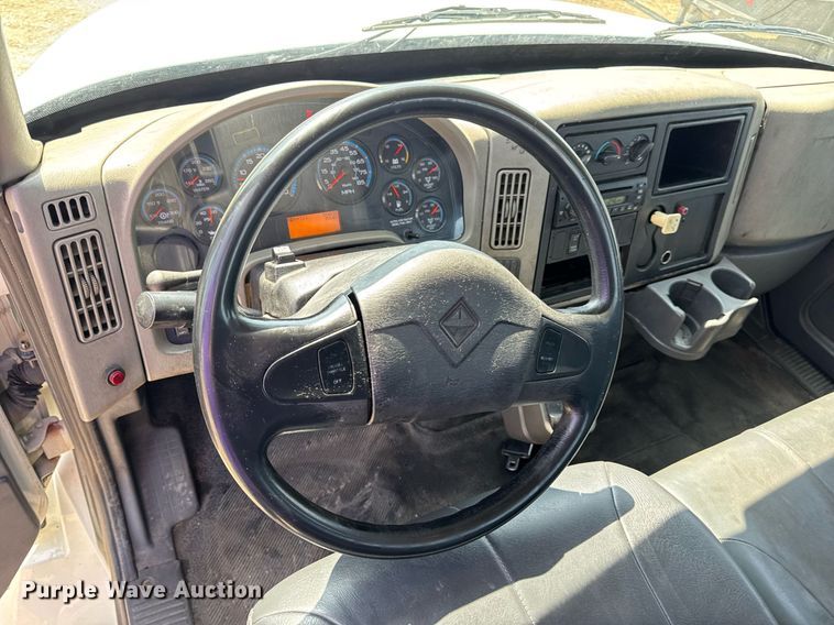 image for item DV4122 2010 International DuraStar 4300 truck cab and chassis