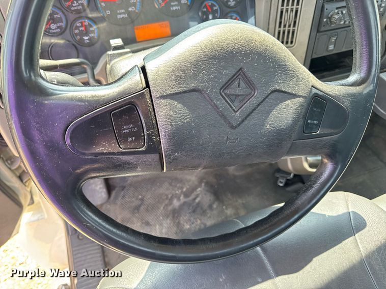 image for item DV4122 2010 International DuraStar 4300 truck cab and chassis