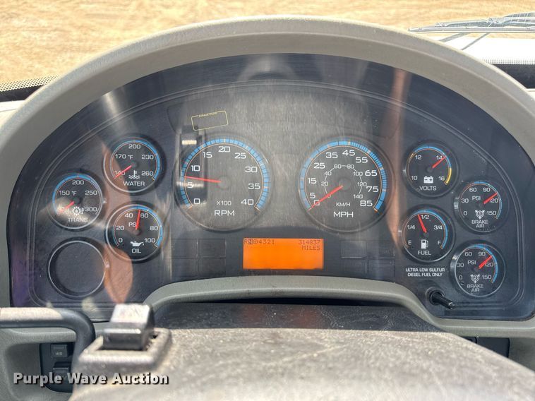 image for item DV4122 2010 International DuraStar 4300 truck cab and chassis