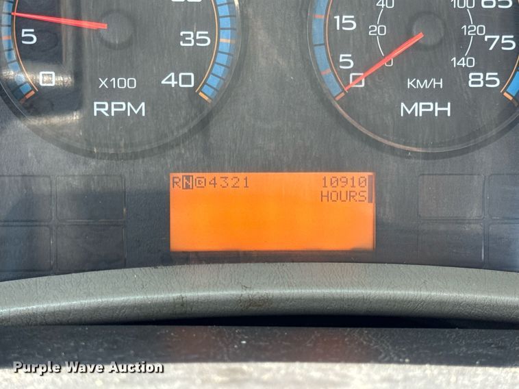 image for item DV4122 2010 International DuraStar 4300 truck cab and chassis