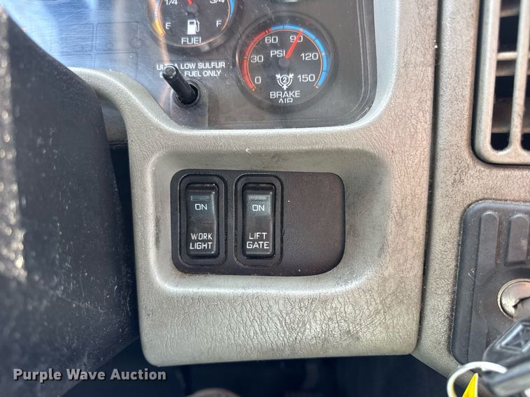 image for item DV4122 2010 International DuraStar 4300 truck cab and chassis