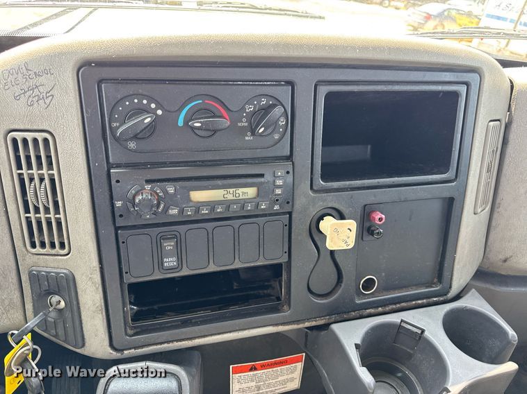 image for item DV4122 2010 International DuraStar 4300 truck cab and chassis