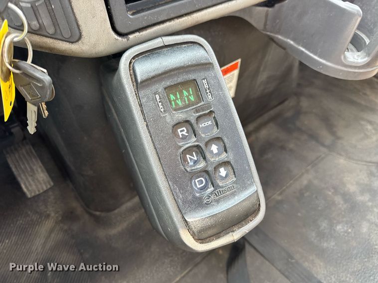 image for item DV4122 2010 International DuraStar 4300 truck cab and chassis