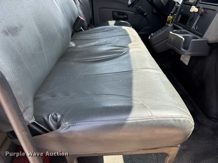 image for item DV4122 2010 International DuraStar 4300 truck cab and chassis