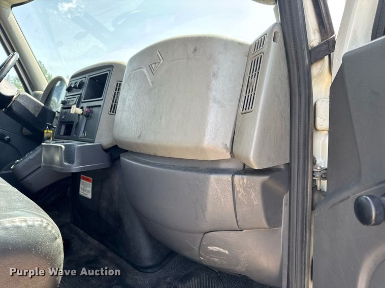 image for item DV4122 2010 International DuraStar 4300 truck cab and chassis