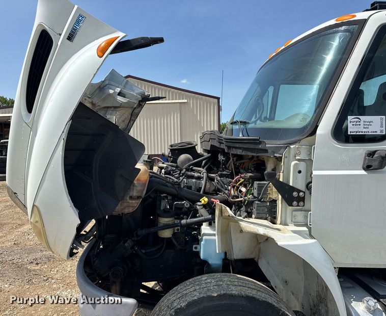 image for item DV4122 2010 International DuraStar 4300 truck cab and chassis