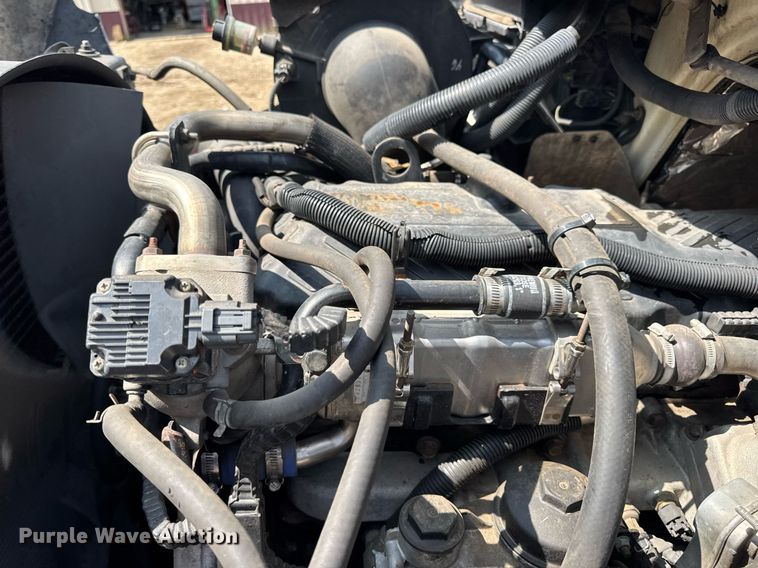 image for item DV4122 2010 International DuraStar 4300 truck cab and chassis