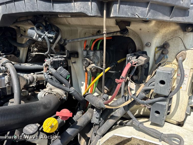 image for item DV4122 2010 International DuraStar 4300 truck cab and chassis