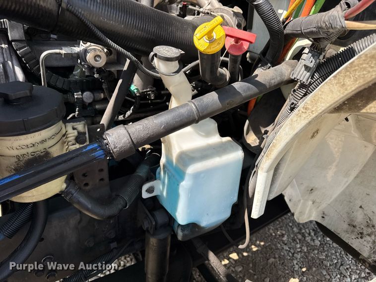 image for item DV4122 2010 International DuraStar 4300 truck cab and chassis